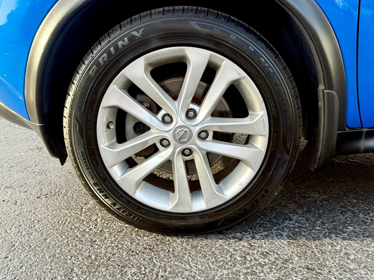 Nissan Juke SV 2012