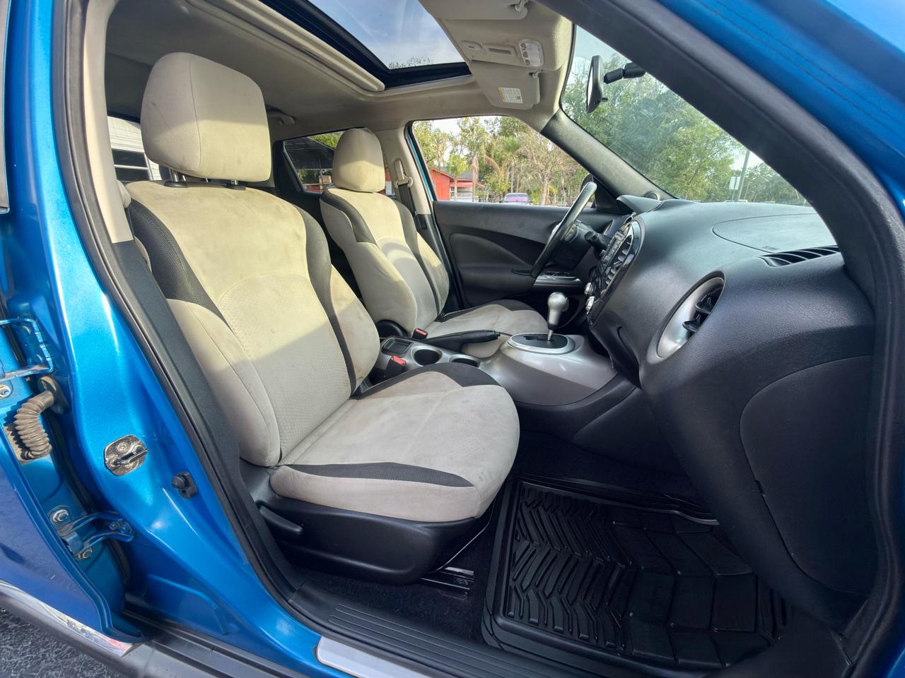 Nissan Juke SV 2012