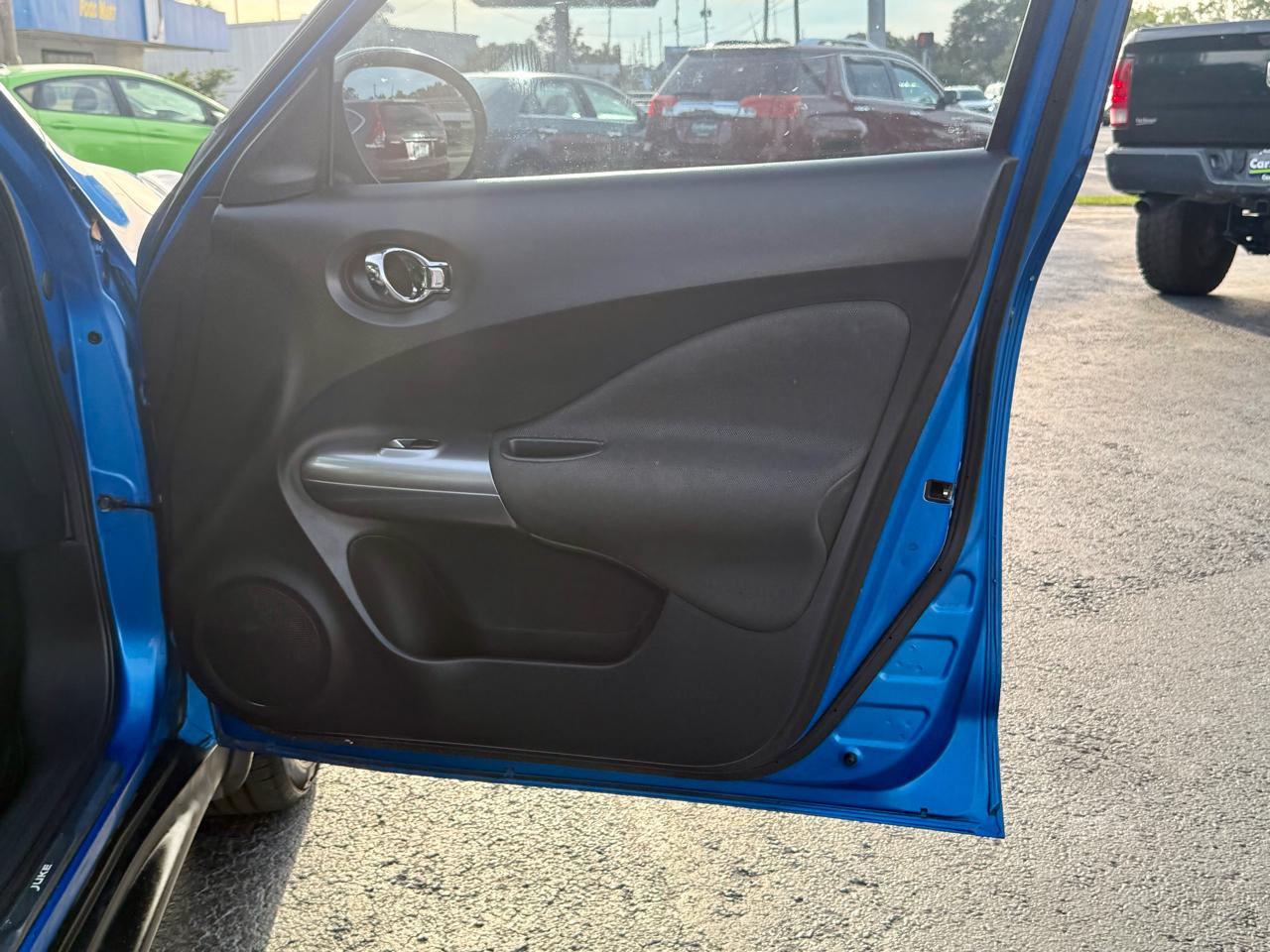 Nissan Juke SV 2012