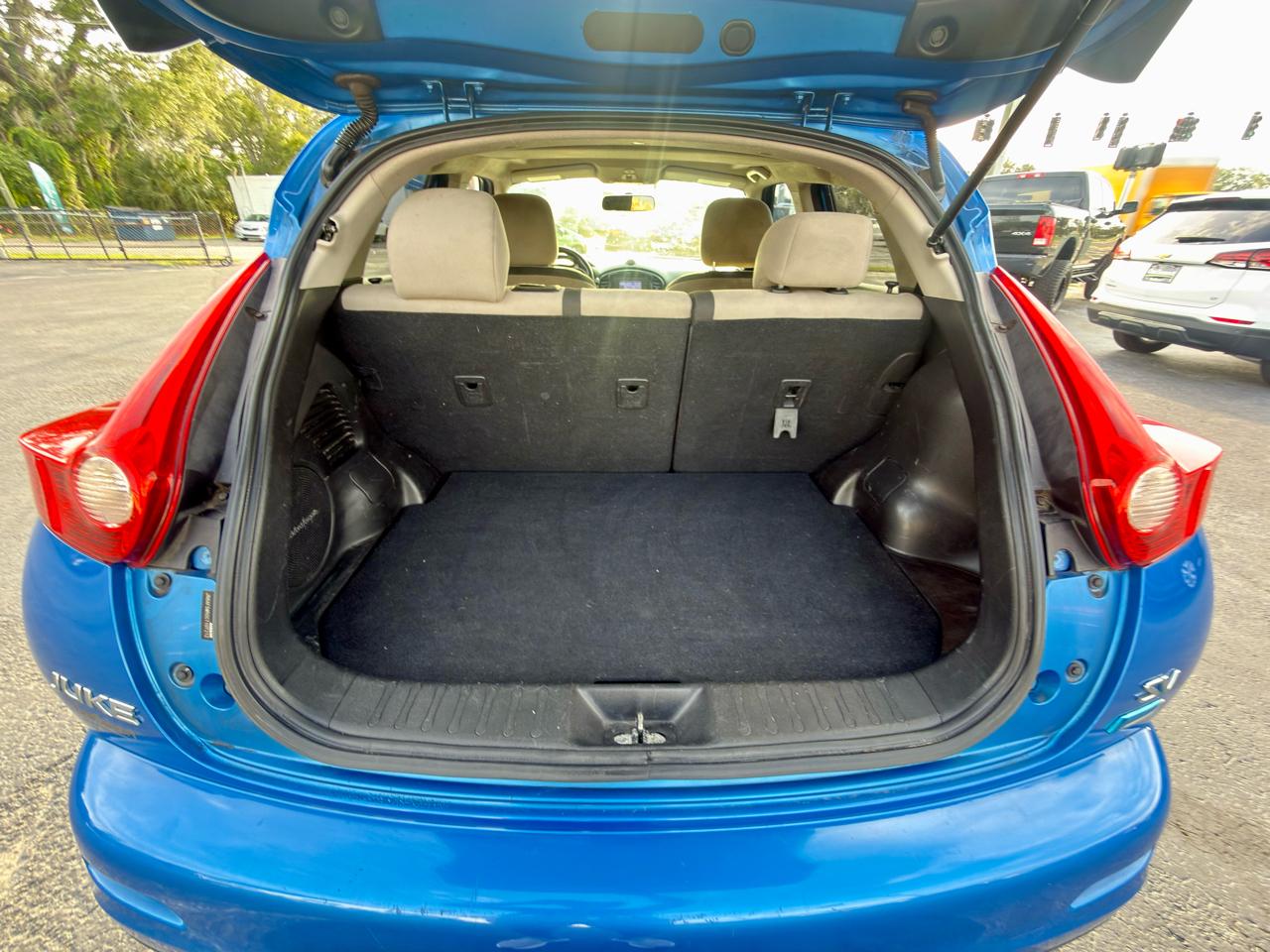 Nissan Juke SV 2012