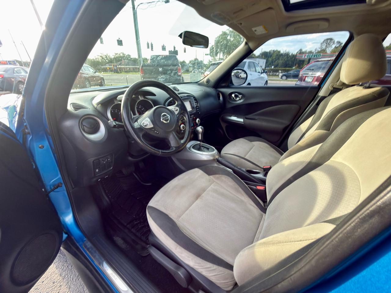 Nissan Juke SV 2012