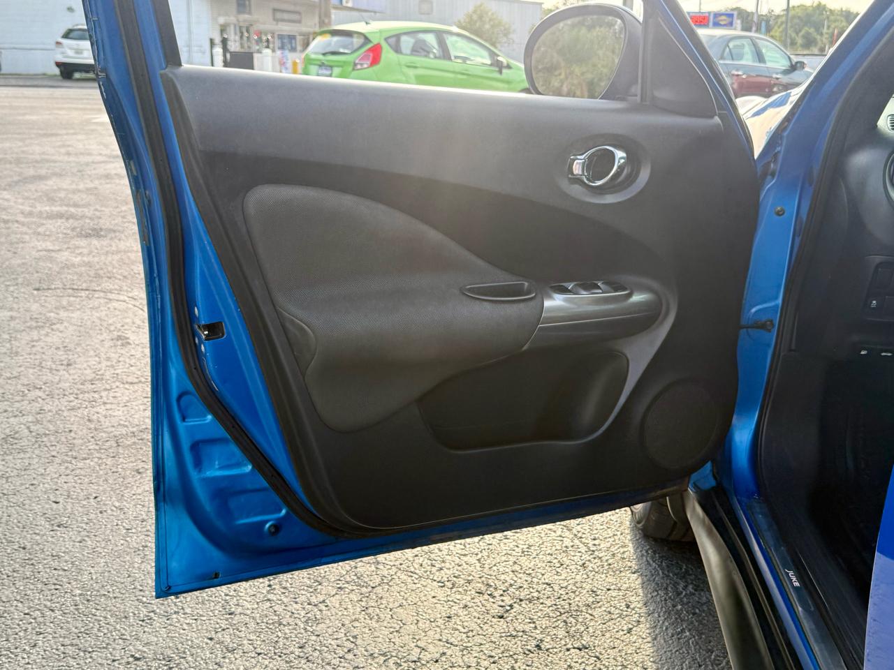Nissan Juke SV 2012