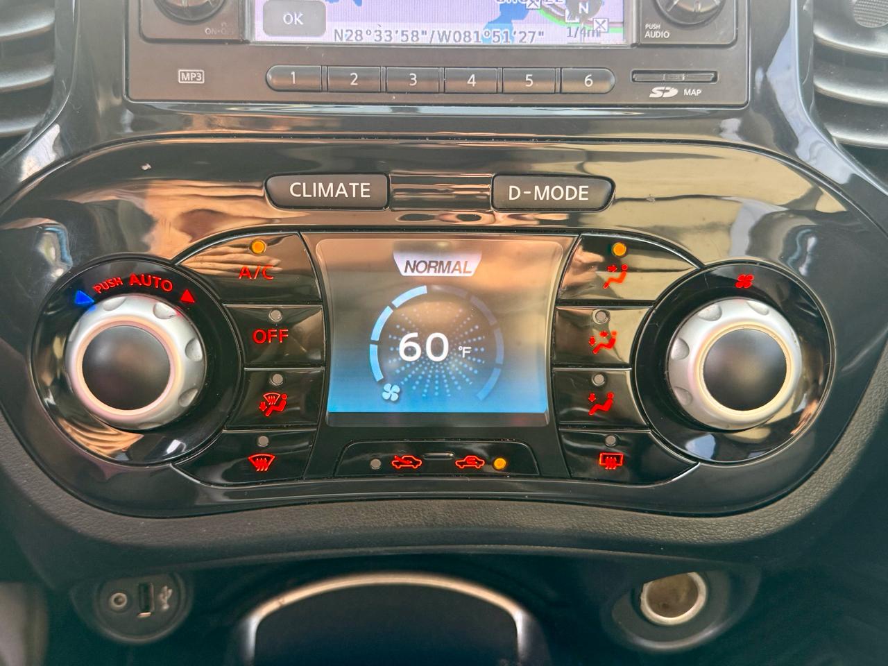 Nissan Juke SV 2012