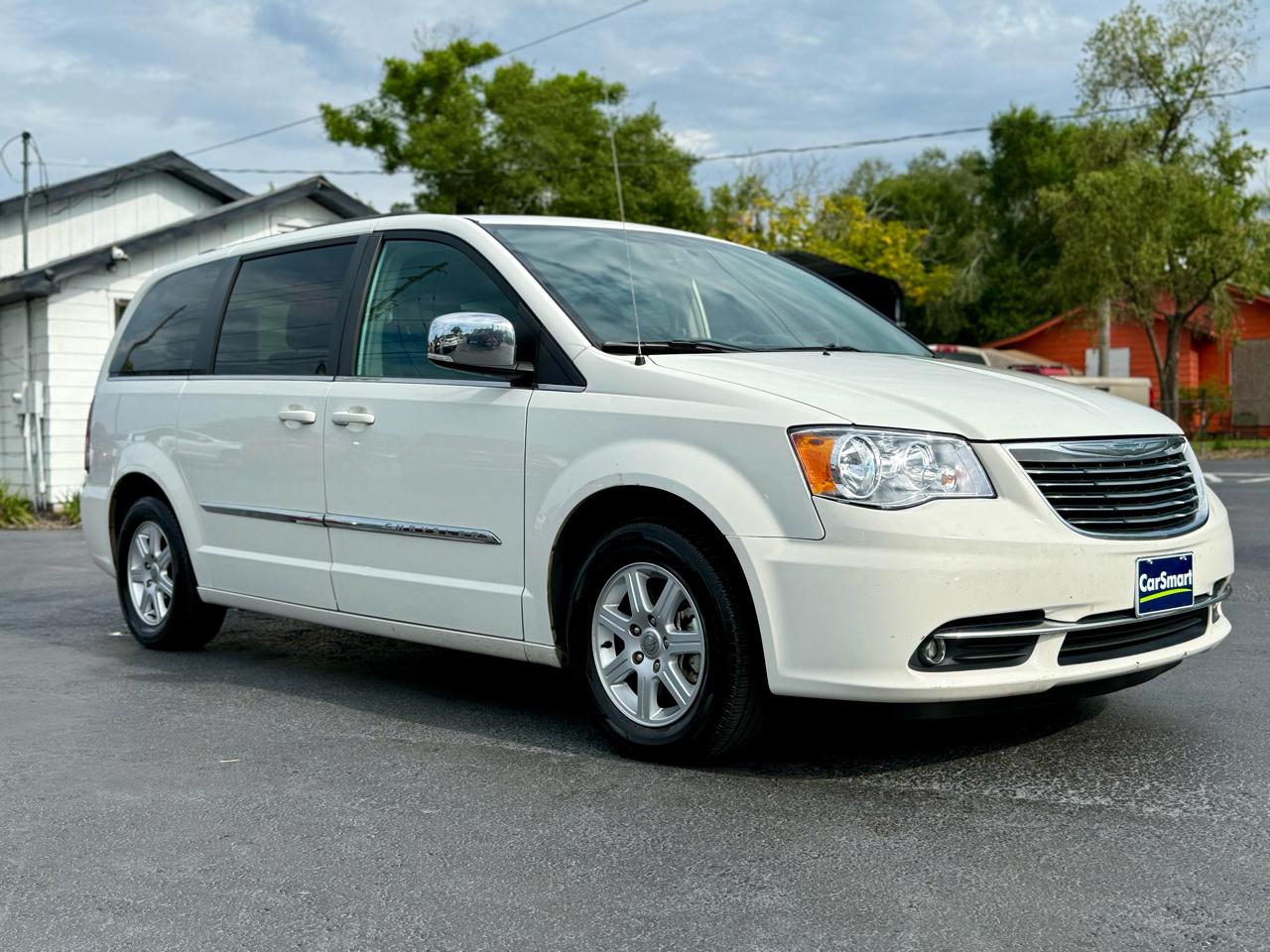 Chrysler Town & Country Touring-L 2011