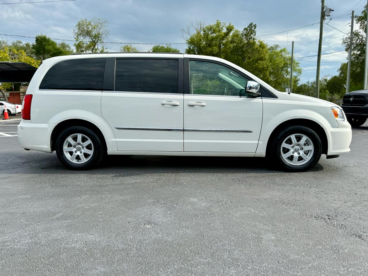 Chrysler Town & Country Touring-L 2011
