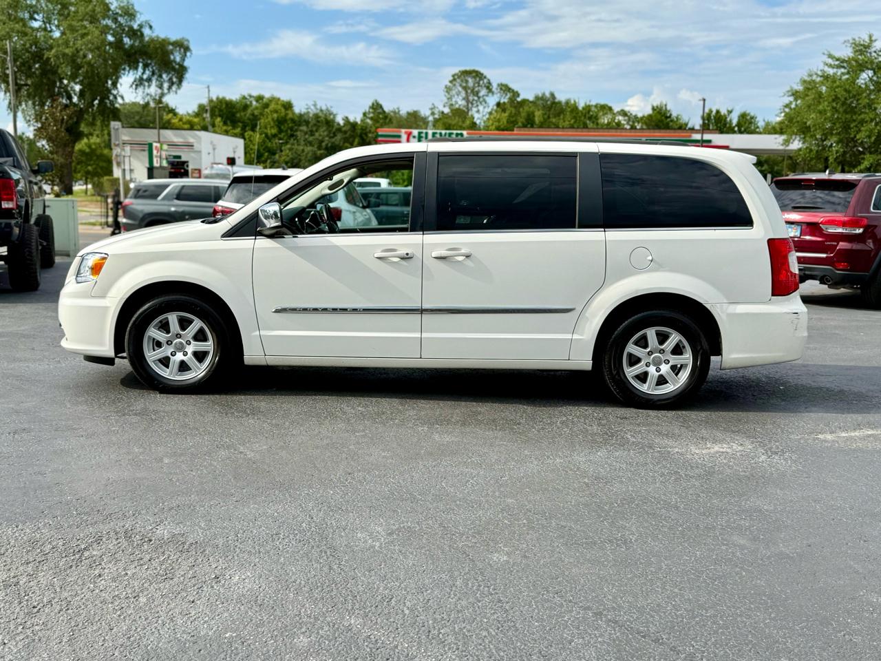 Chrysler Town & Country Touring-L 2011
