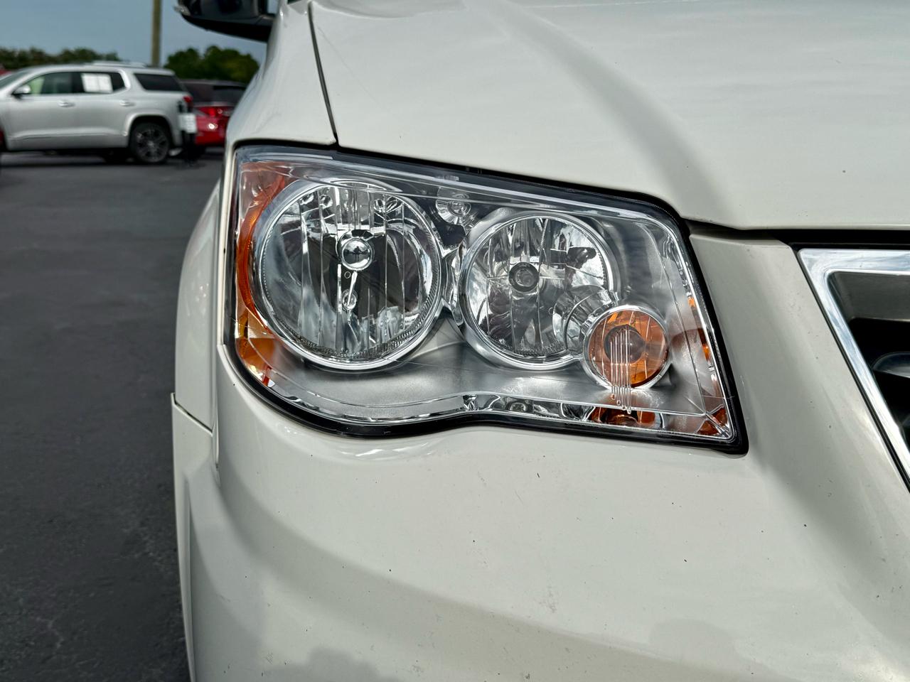 Chrysler Town & Country Touring-L 2011
