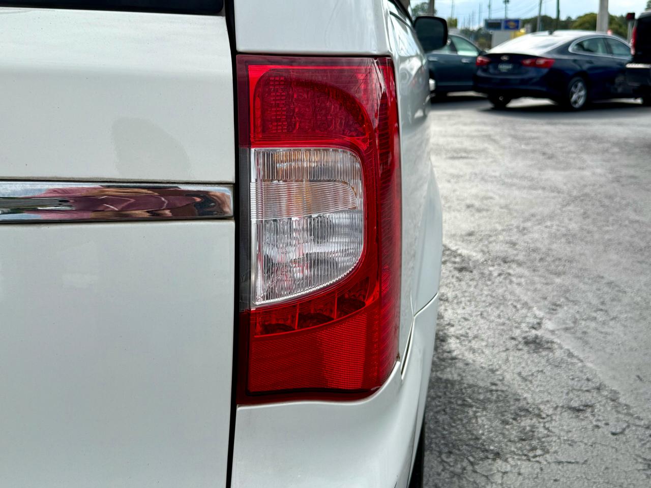 Chrysler Town & Country Touring-L 2011