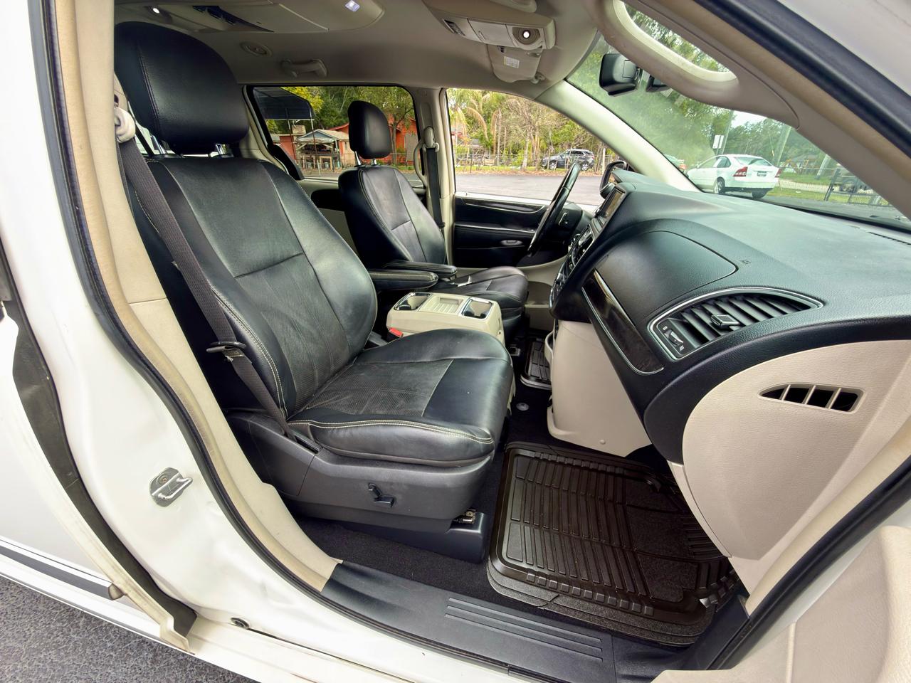 Chrysler Town & Country Touring-L 2011