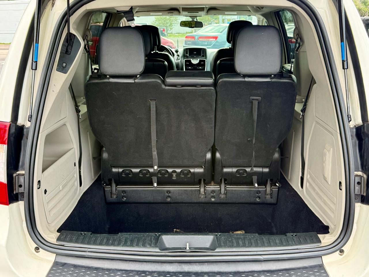 Chrysler Town & Country Touring-L 2011
