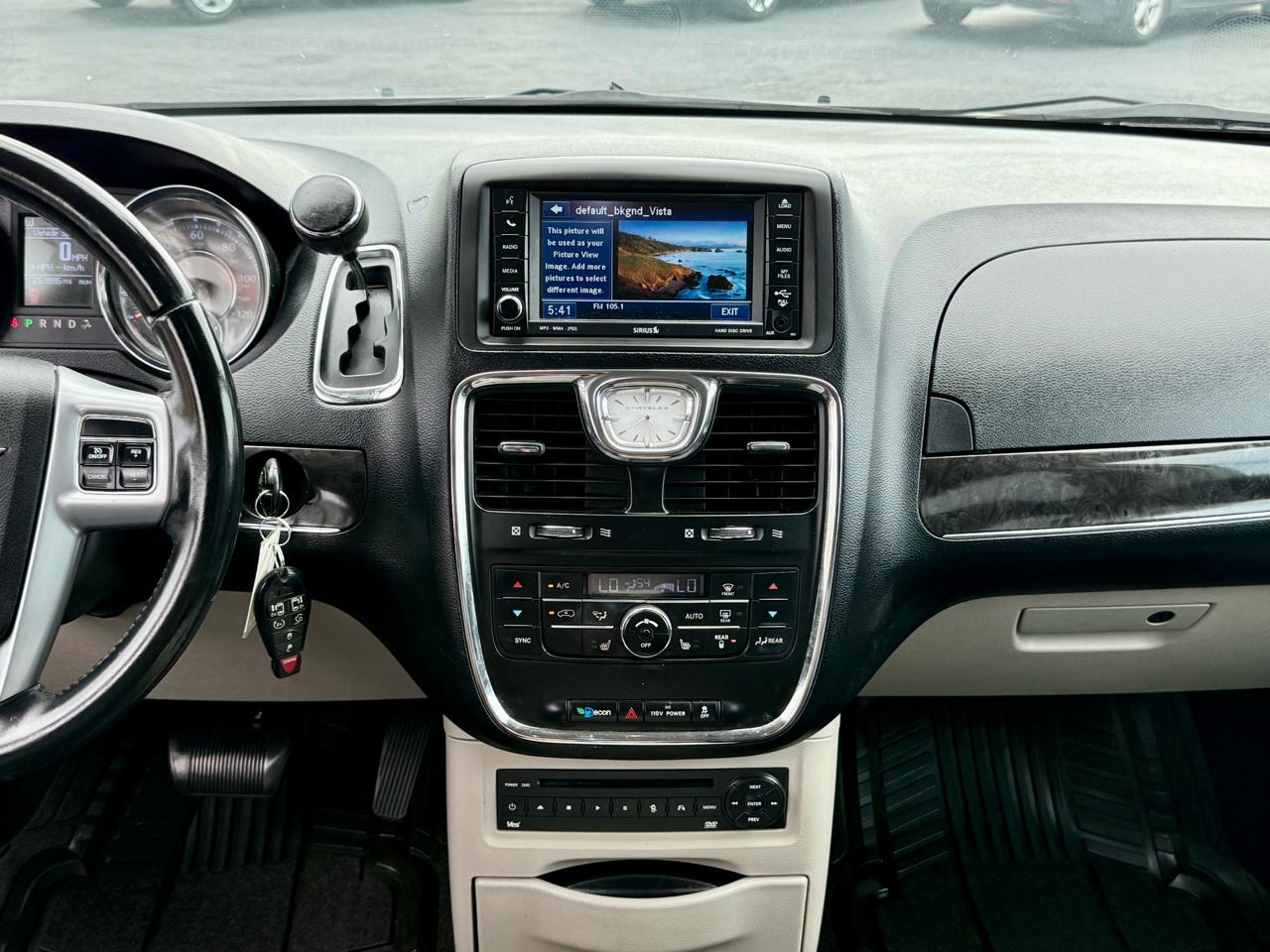Chrysler Town & Country Touring-L 2011