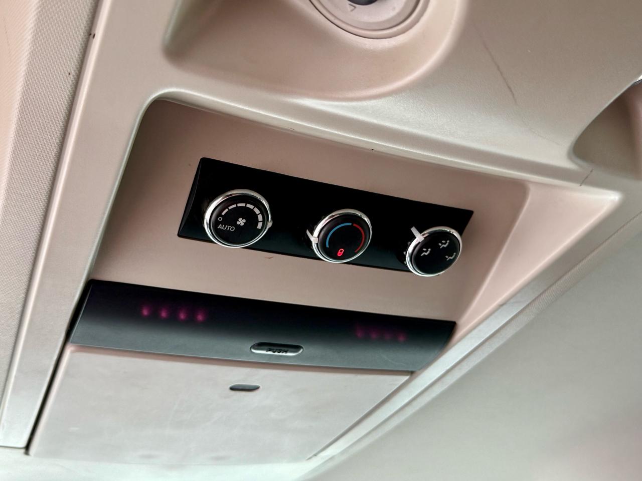 Chrysler Town & Country Touring-L 2011