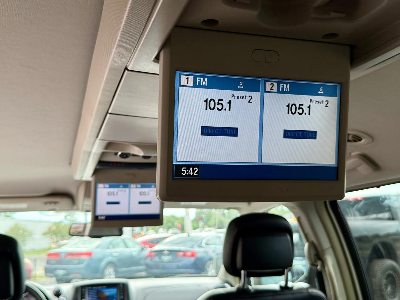 Chrysler Town & Country Touring-L 2011