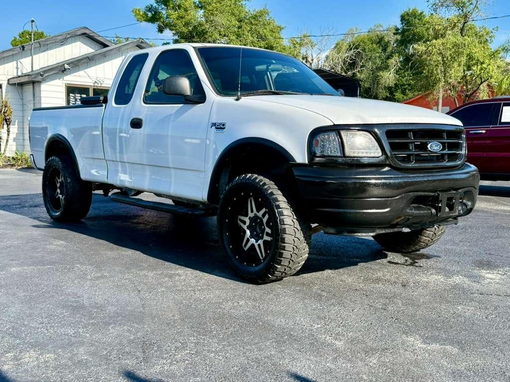 Ford F-150 Supercab 139" 4WD XL 2000