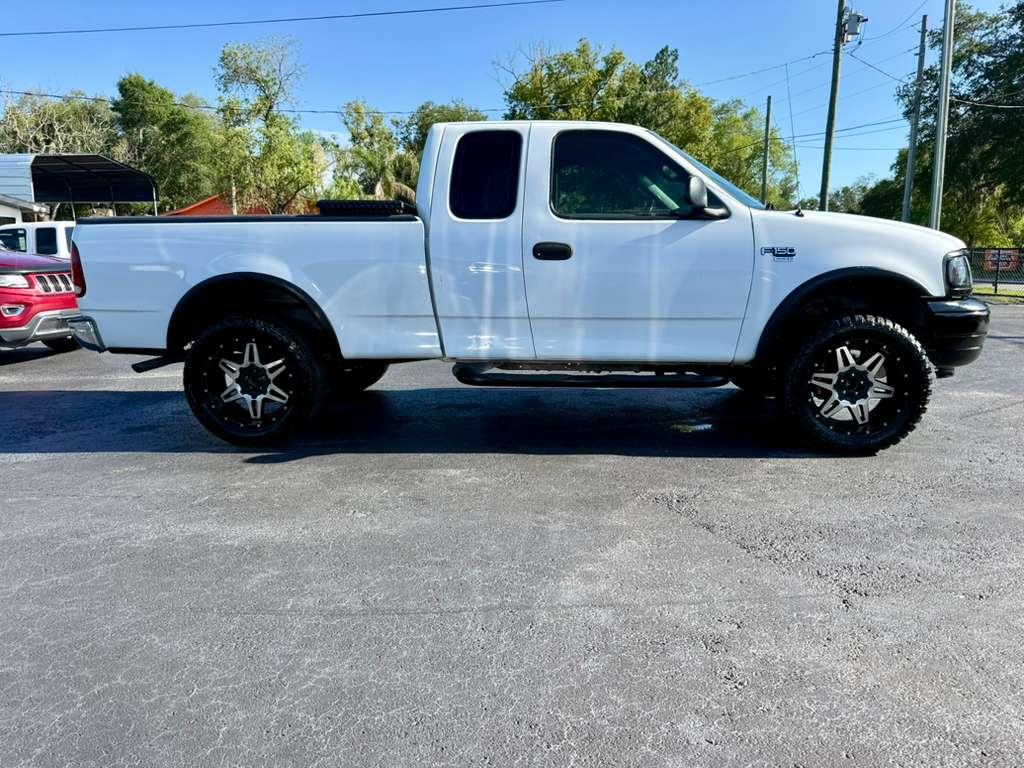 Ford F-150 Supercab 139" 4WD XL 2000