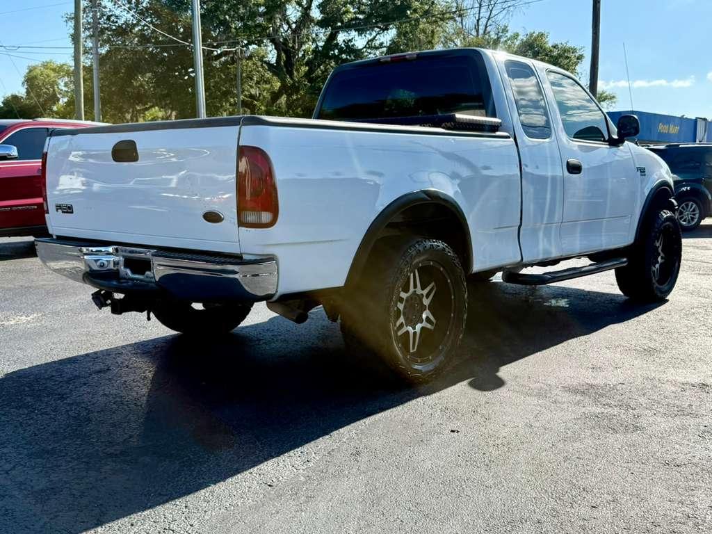 Ford F-150 Supercab 139" 4WD XL 2000