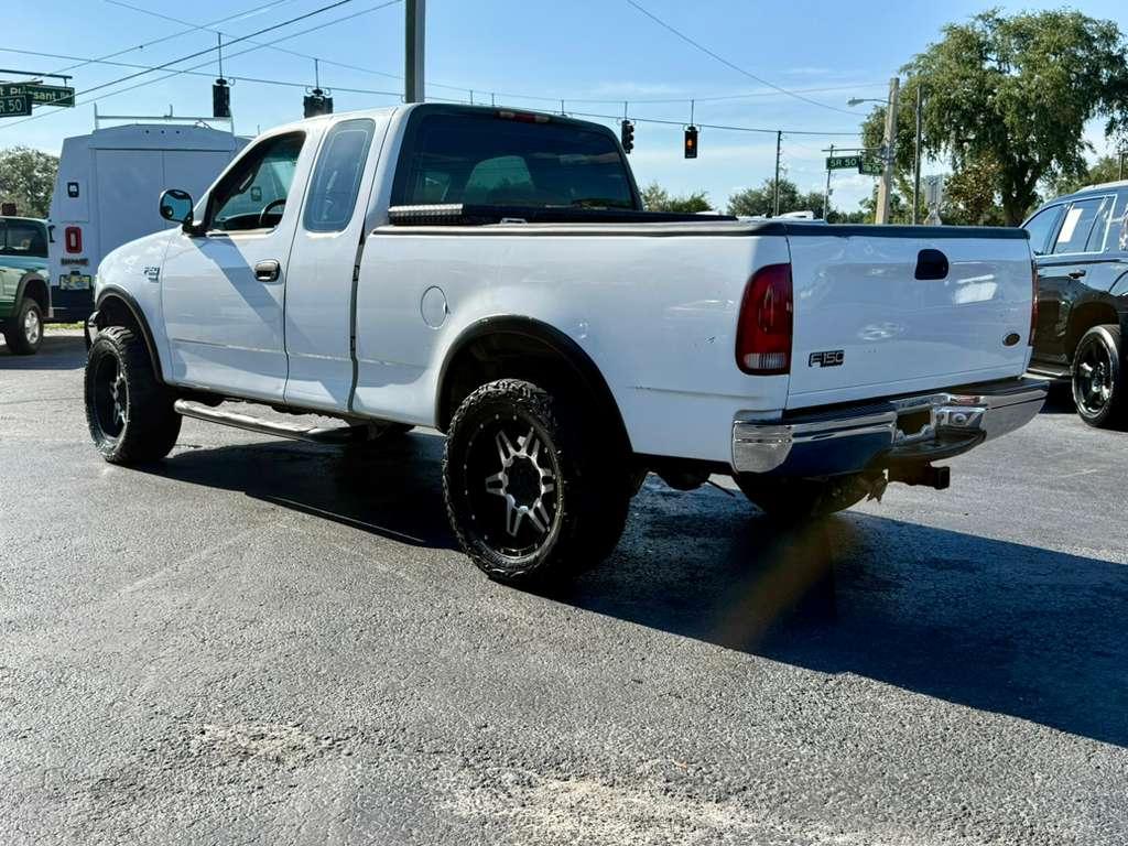 Ford F-150 Supercab 139" 4WD XL 2000