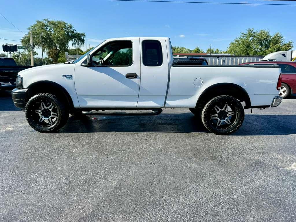 Ford F-150 Supercab 139" 4WD XL 2000