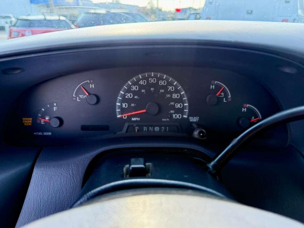 Ford F-150 Supercab 139" 4WD XL 2000