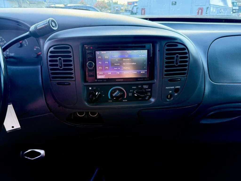 Ford F-150 Supercab 139" 4WD XL 2000