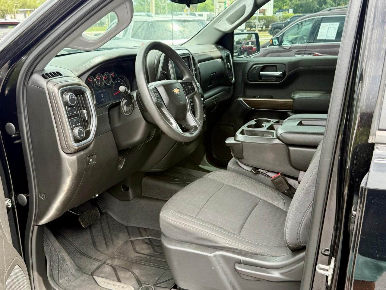 Chevrolet Silverado 1500 4WD Double Cab 147" LT 2020