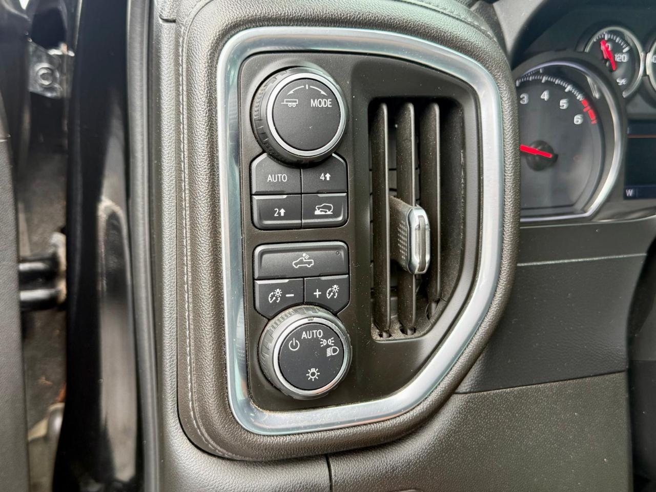 Chevrolet Silverado 1500 4WD Double Cab 147" LT 2020