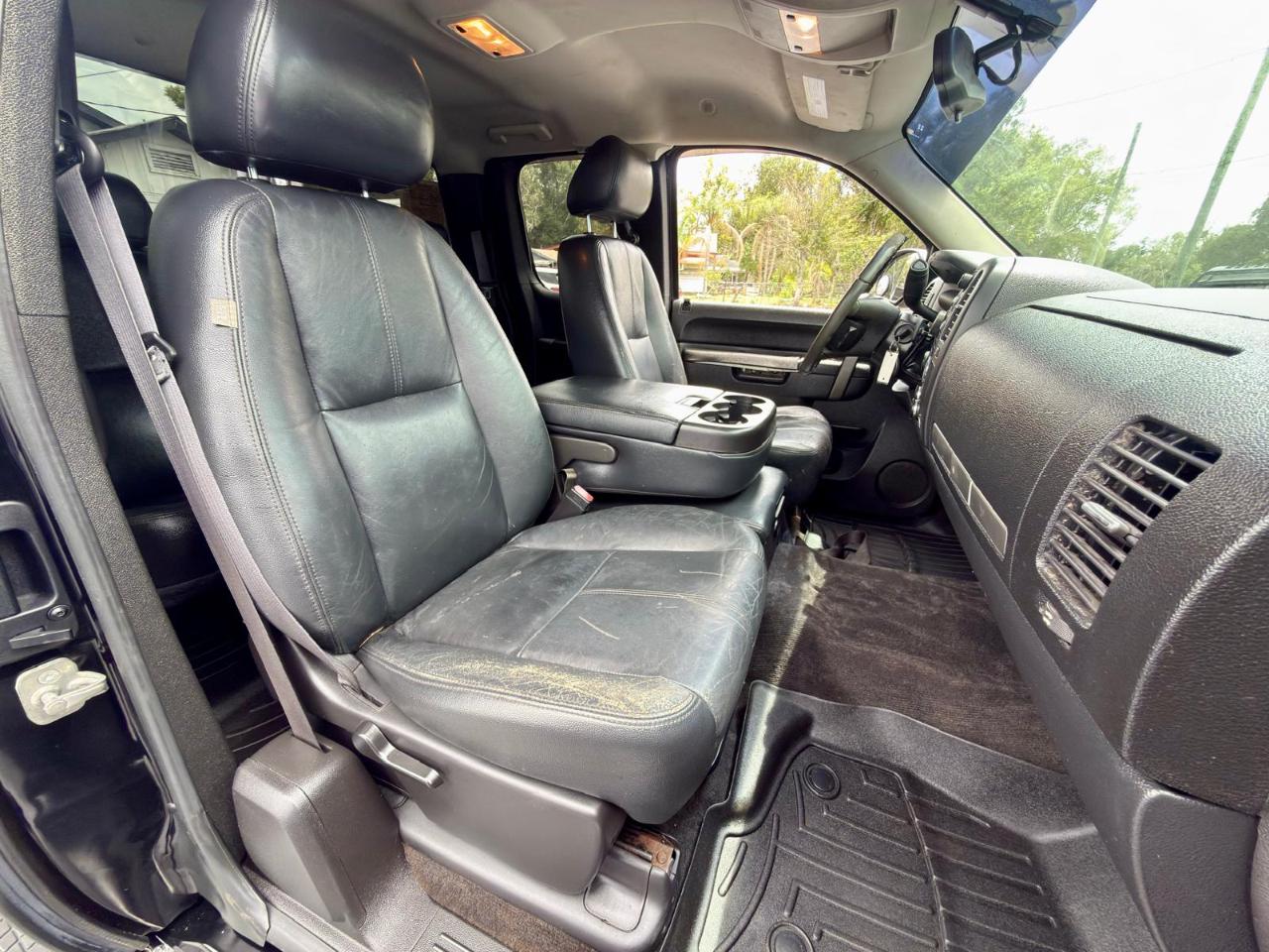 Chevrolet Silverado 1500 4dr Ext Cab 143.5" WB 4WD LT 2013