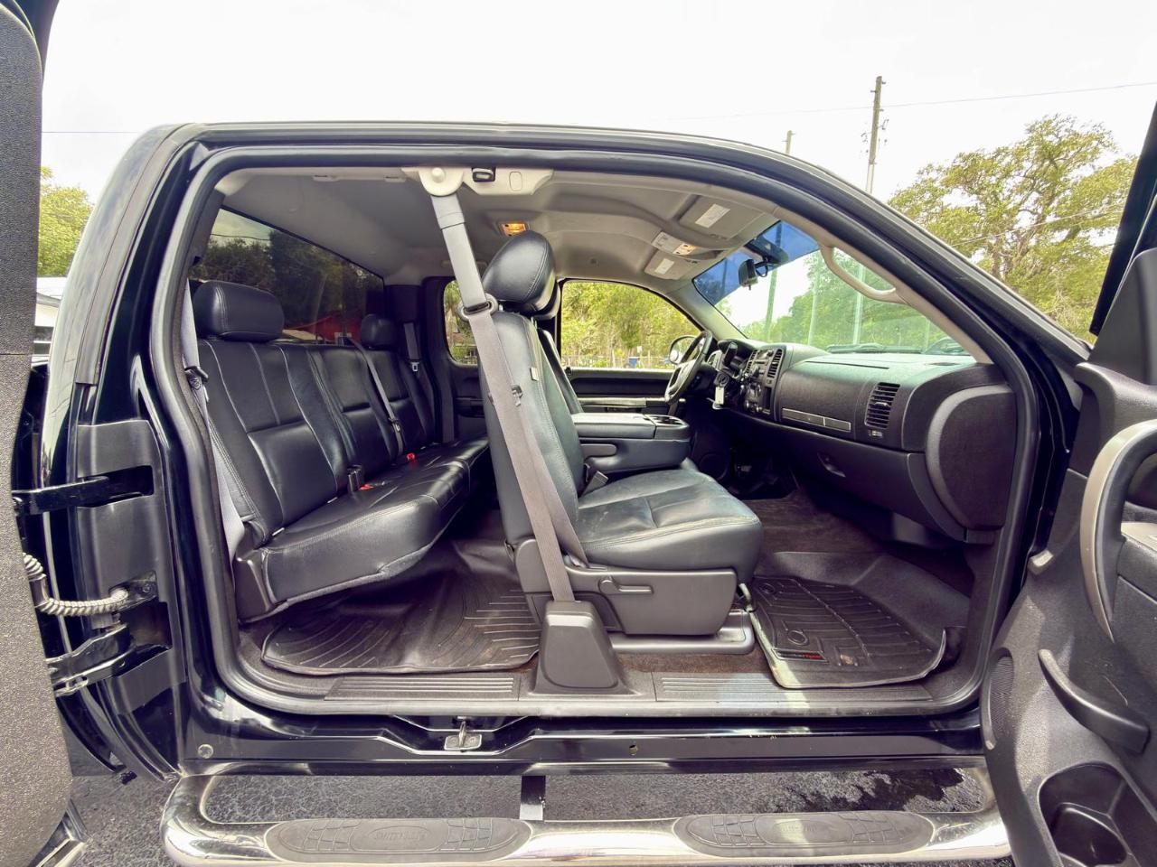 Chevrolet Silverado 1500 4dr Ext Cab 143.5" WB 4WD LT 2013