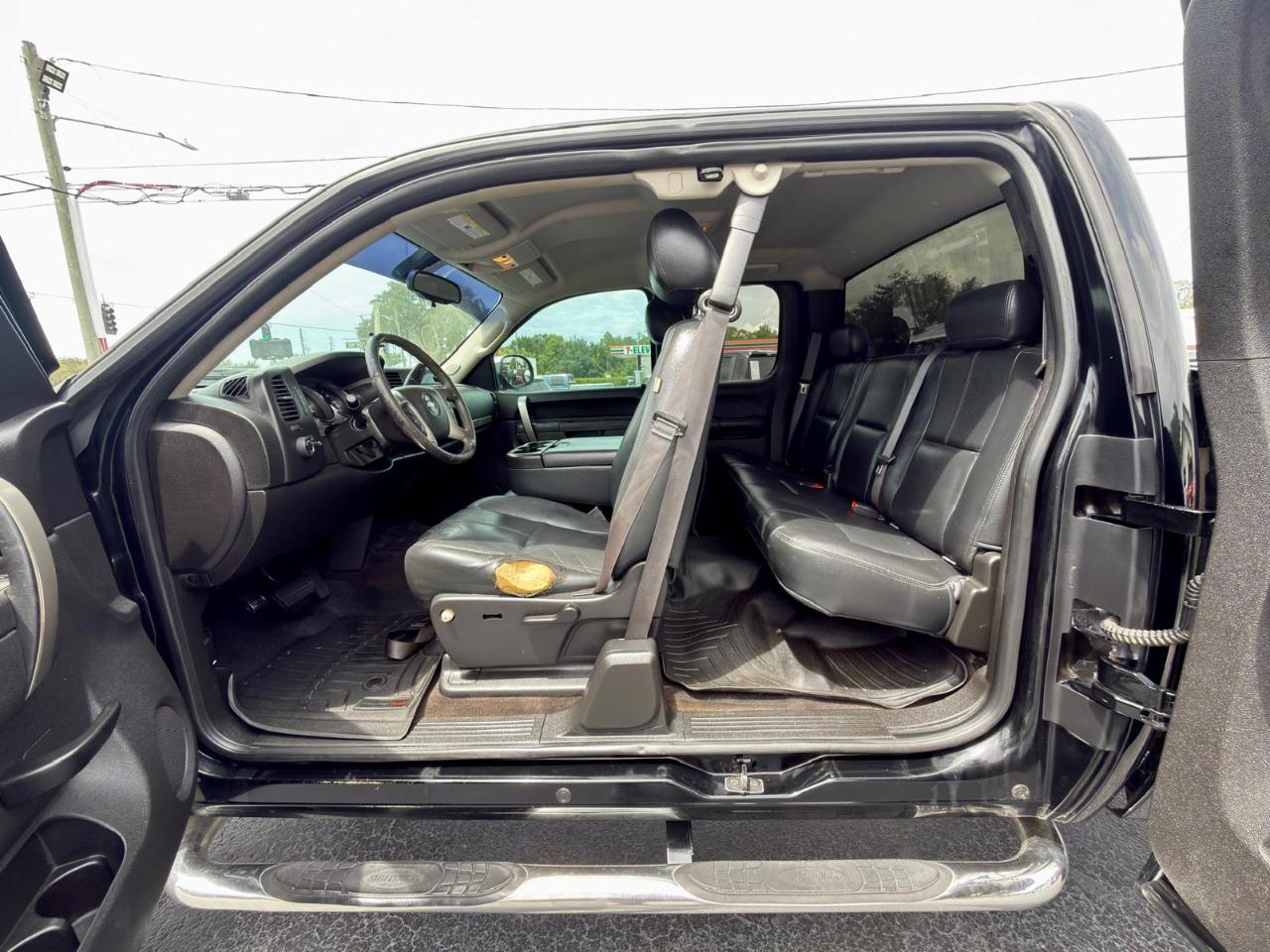 Chevrolet Silverado 1500 4dr Ext Cab 143.5" WB 4WD LT 2013