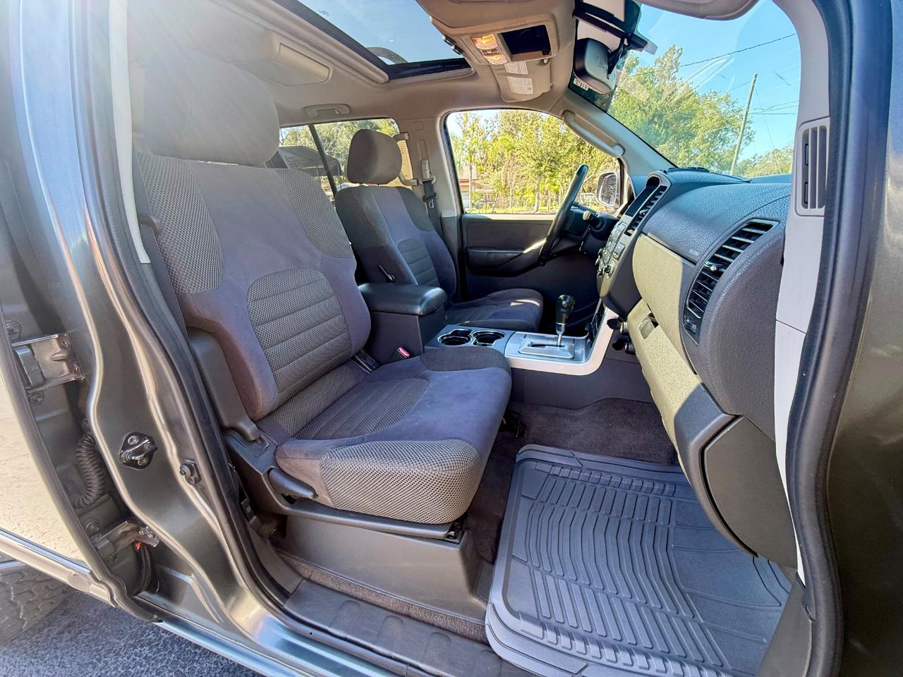 Nissan Pathfinder SE 4D SUV 4X4 2008