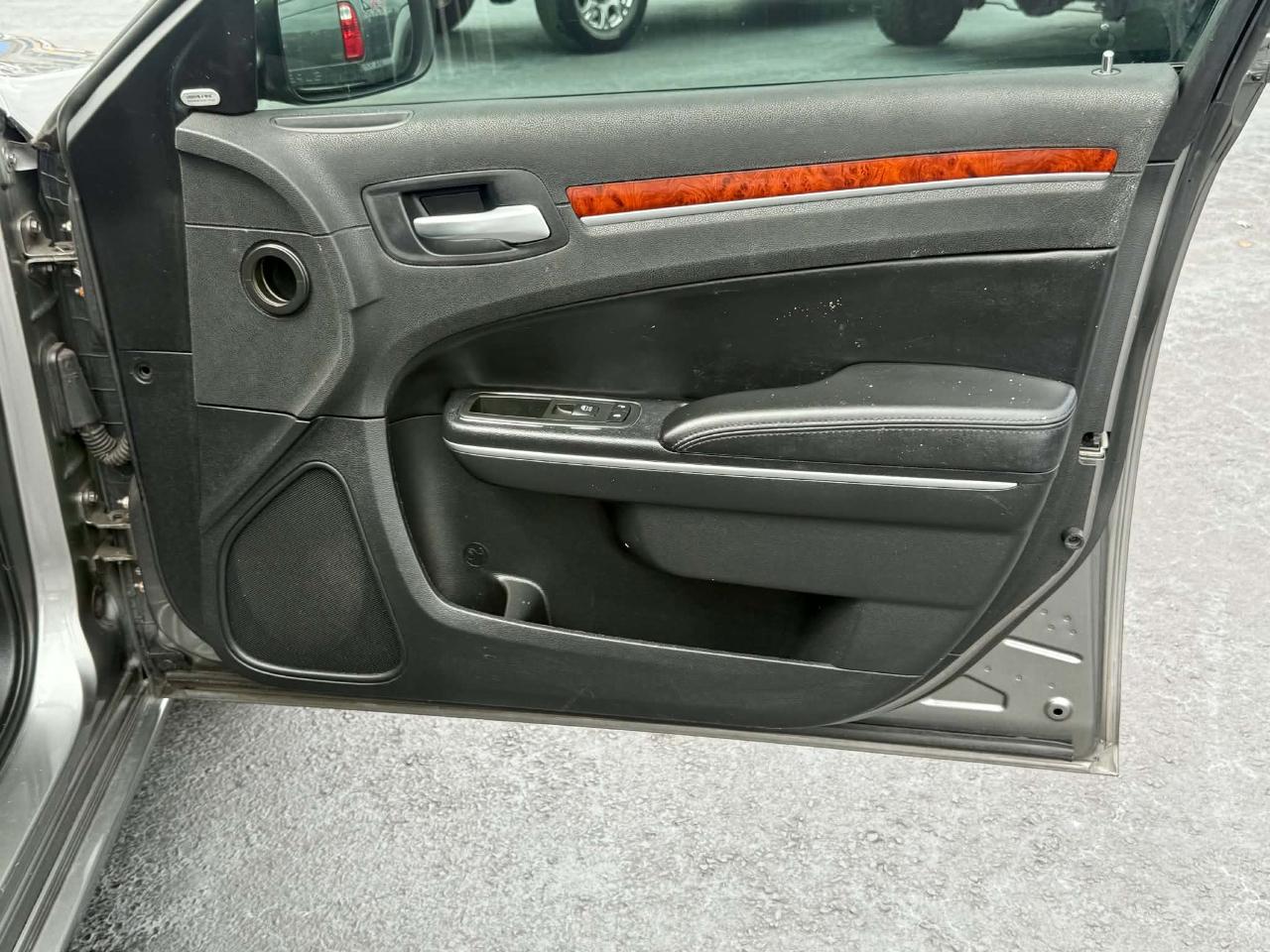 Chrysler 300 Limited RWD 2012