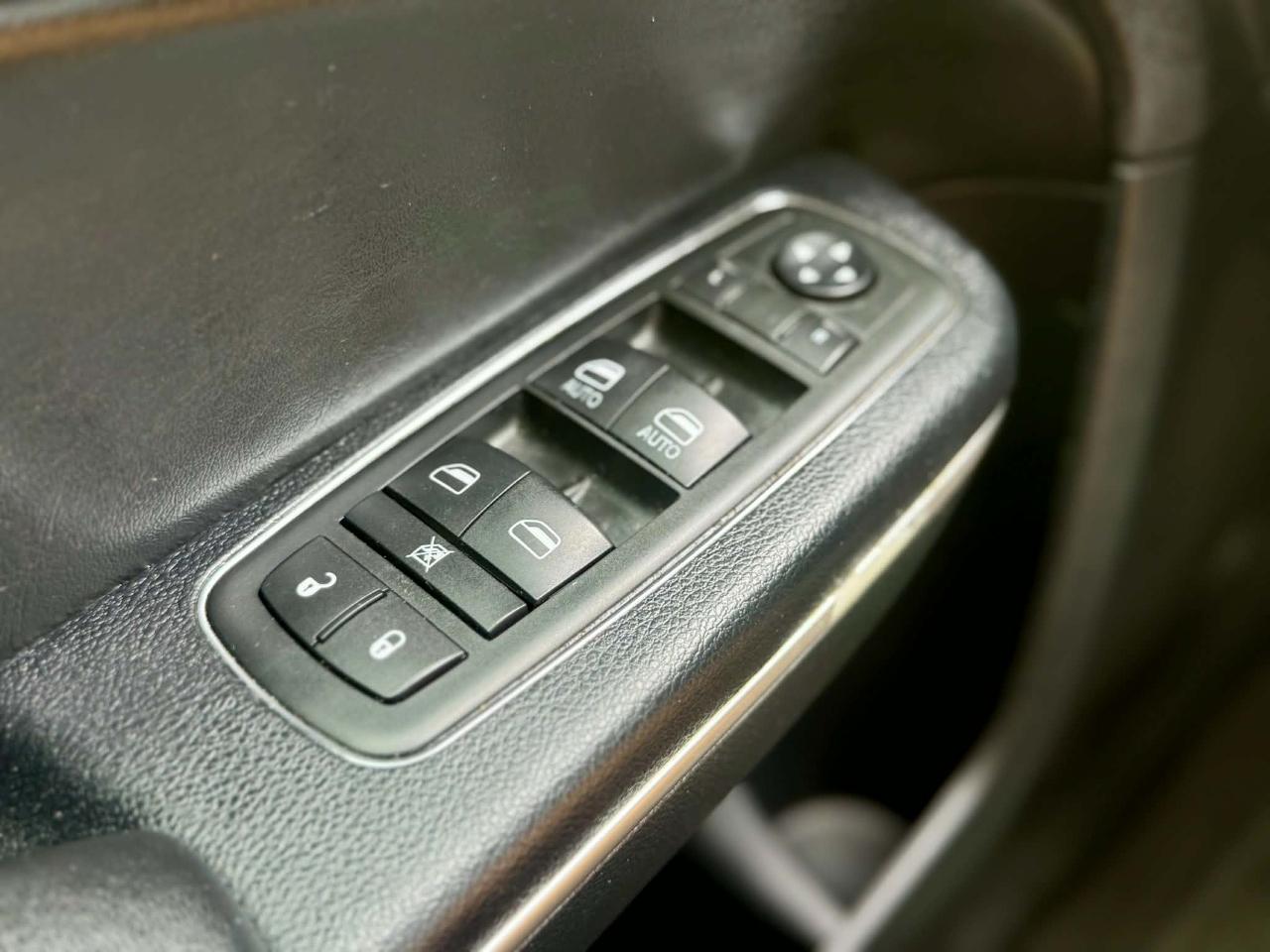 Chrysler 300 Limited RWD 2012