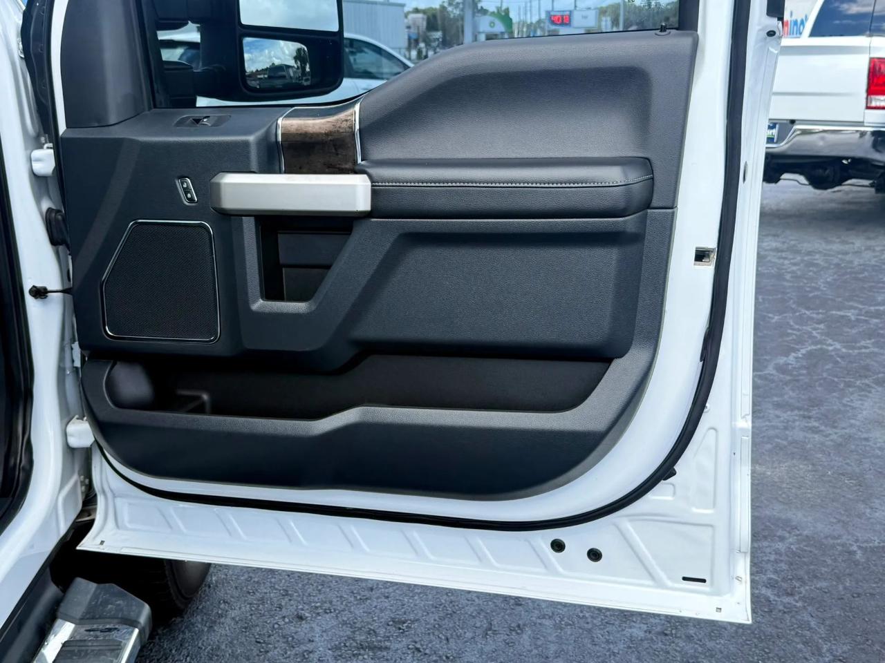 Ford F-250 SD Lariat SuperCab SWB 4WD 2022