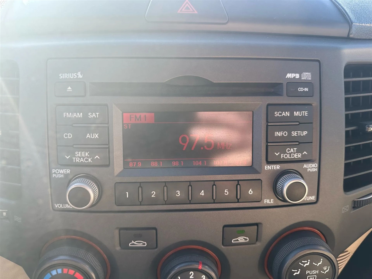 Kia Optima  2010 Kia Optima  2010