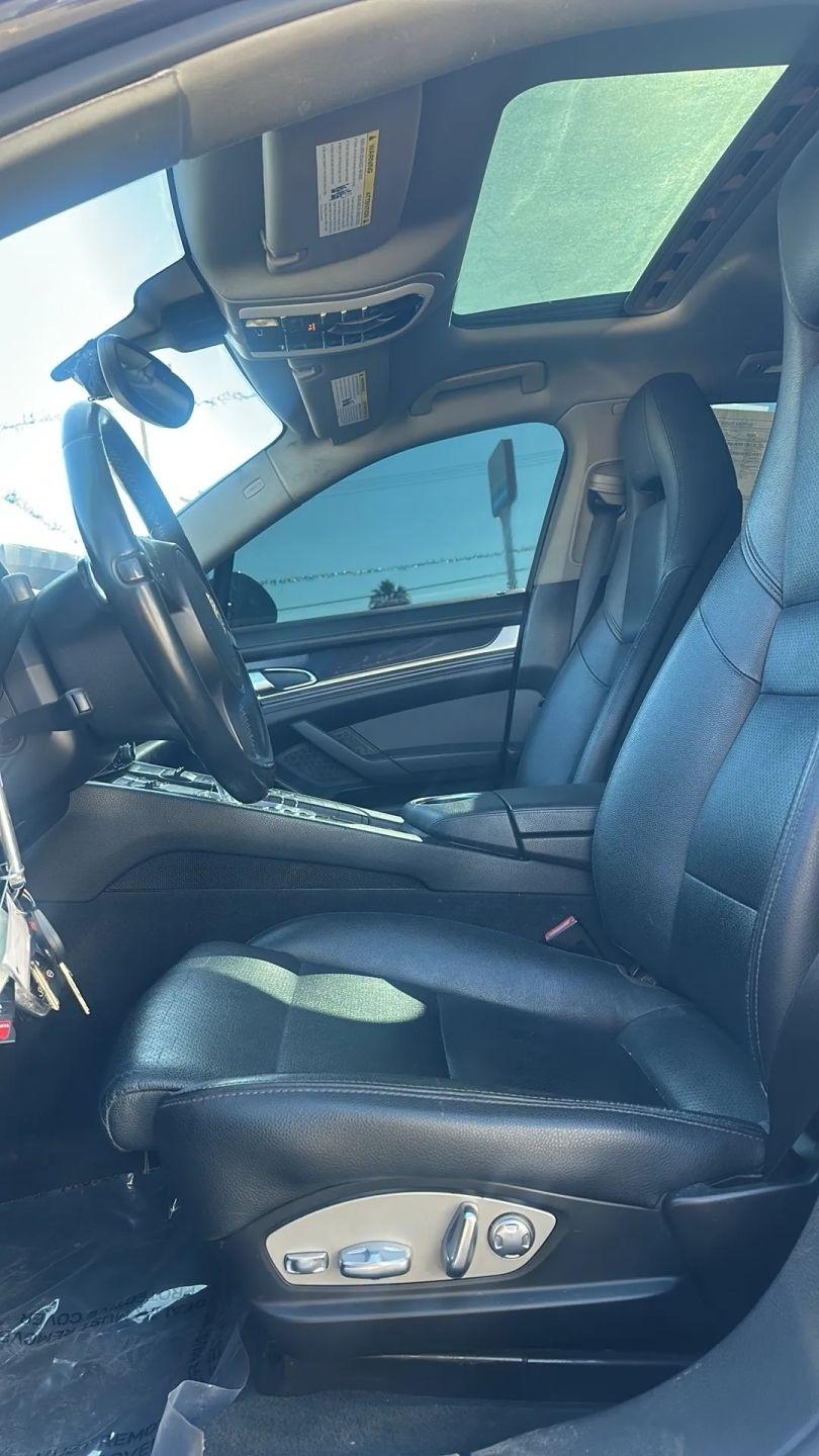 Porsche Panamera  2012