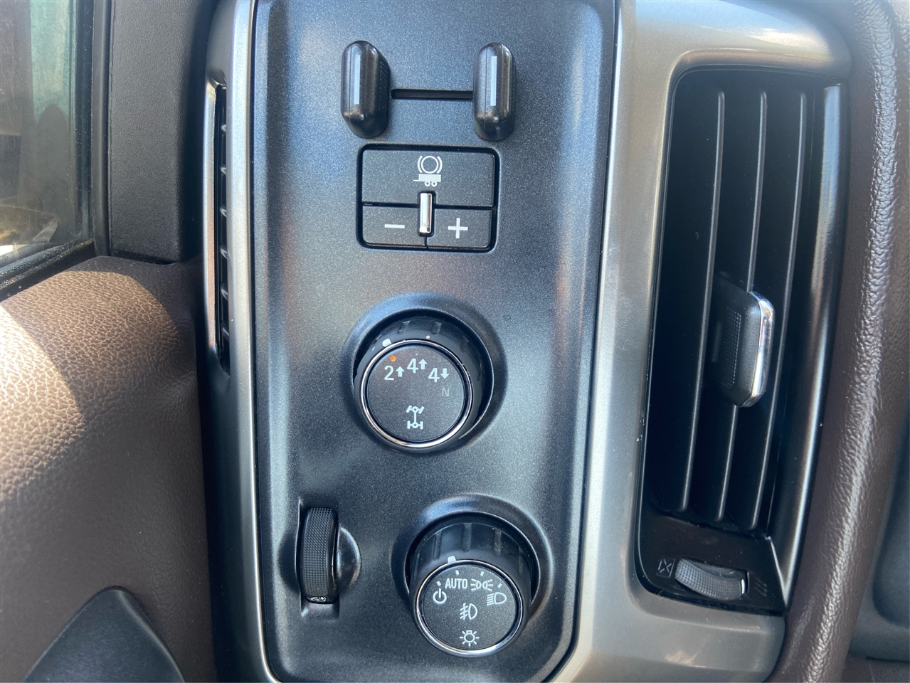 Chevrolet Silverado 2500HD LT Crew Cab 4WD 2018