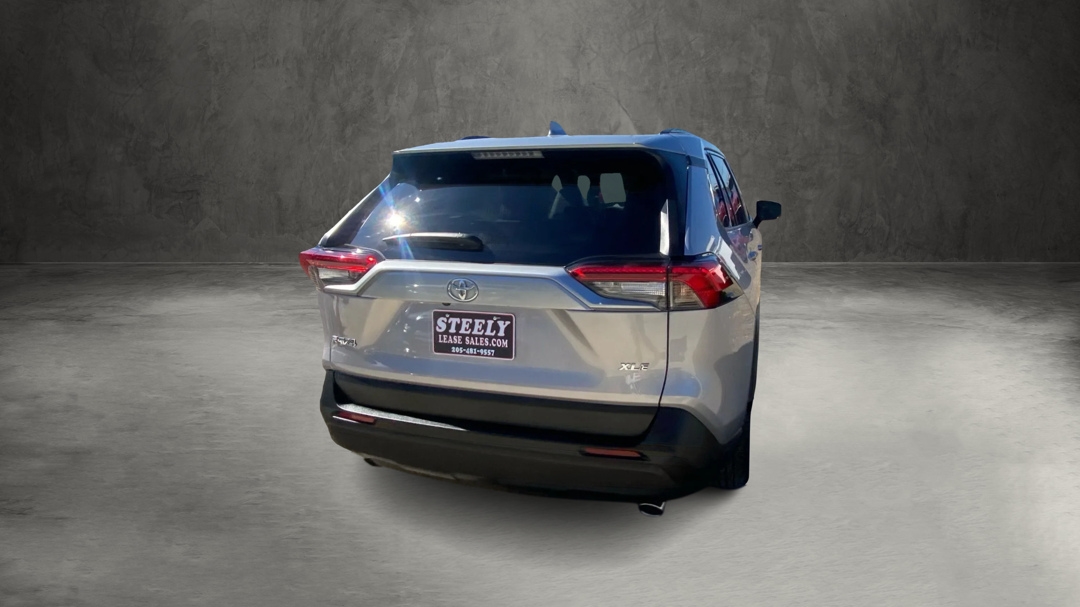 2022 Toyota RAV4 XLE Premium photo 4