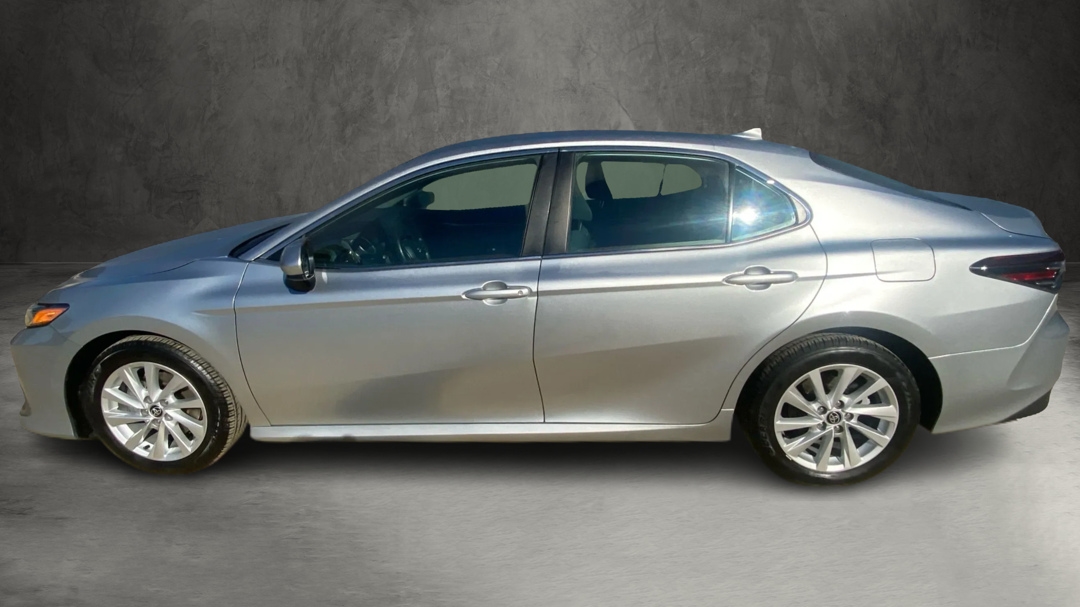 2023 Toyota Camry LE photo 2
