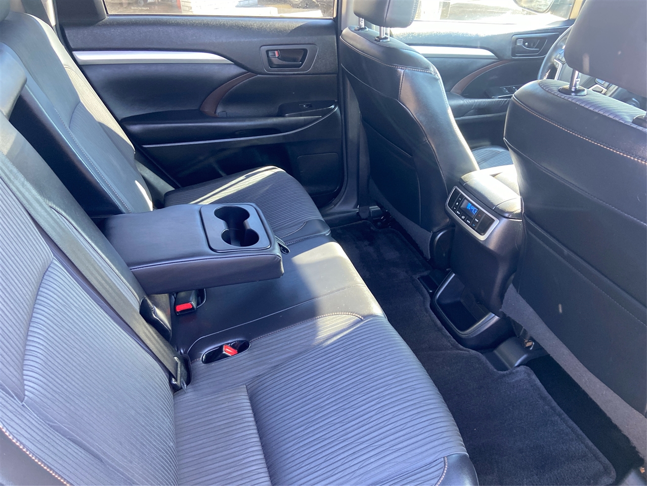 Toyota Highlander LE FWD V6 2015