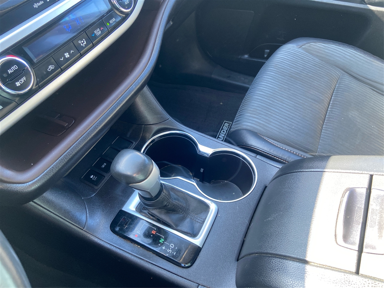 Toyota Highlander LE FWD V6 2015