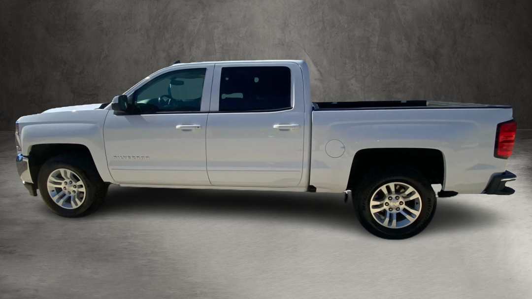 2018 Chevrolet Silverado 1500 LT photo 2