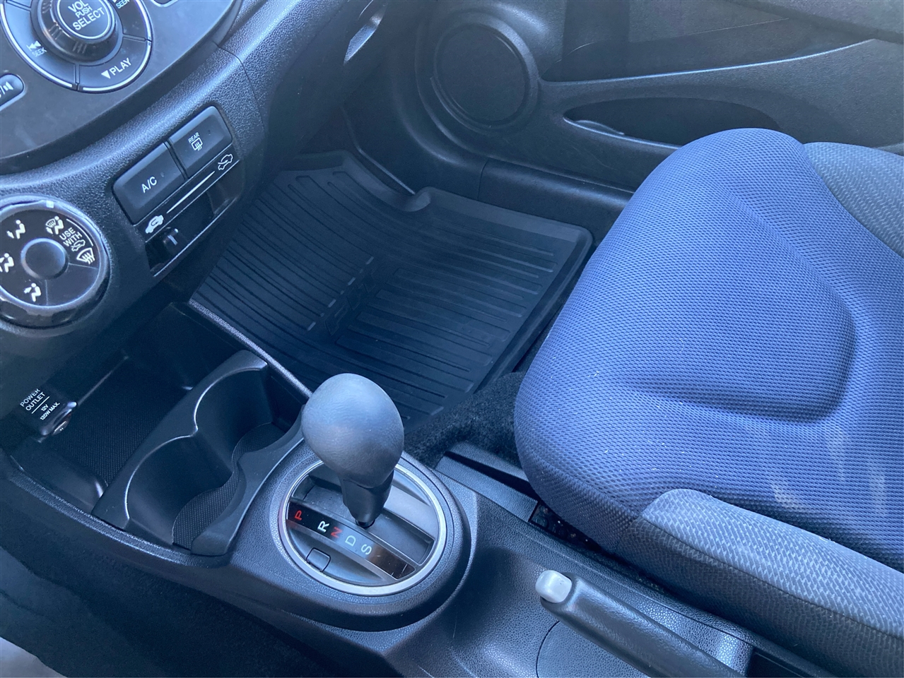 Honda Fit Sport 5-Speed AT 2012