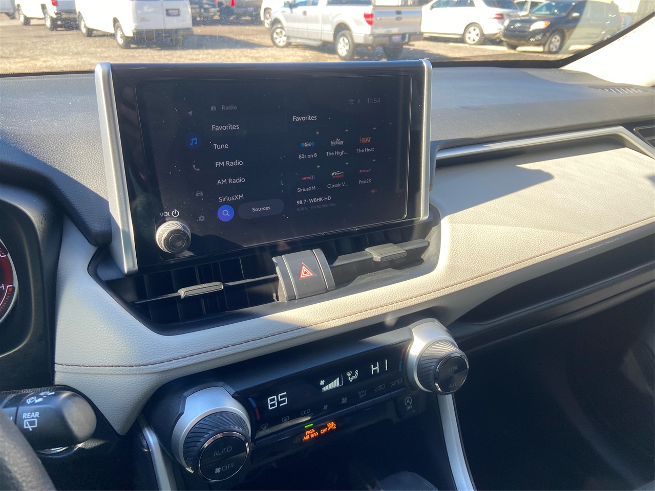 Toyota RAV4 XLE 2024