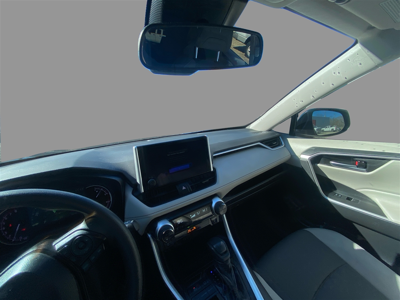 Toyota RAV4 XLE 2024