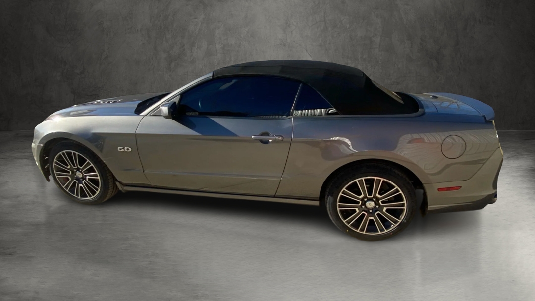 Ford Mustang GT convertible 2013