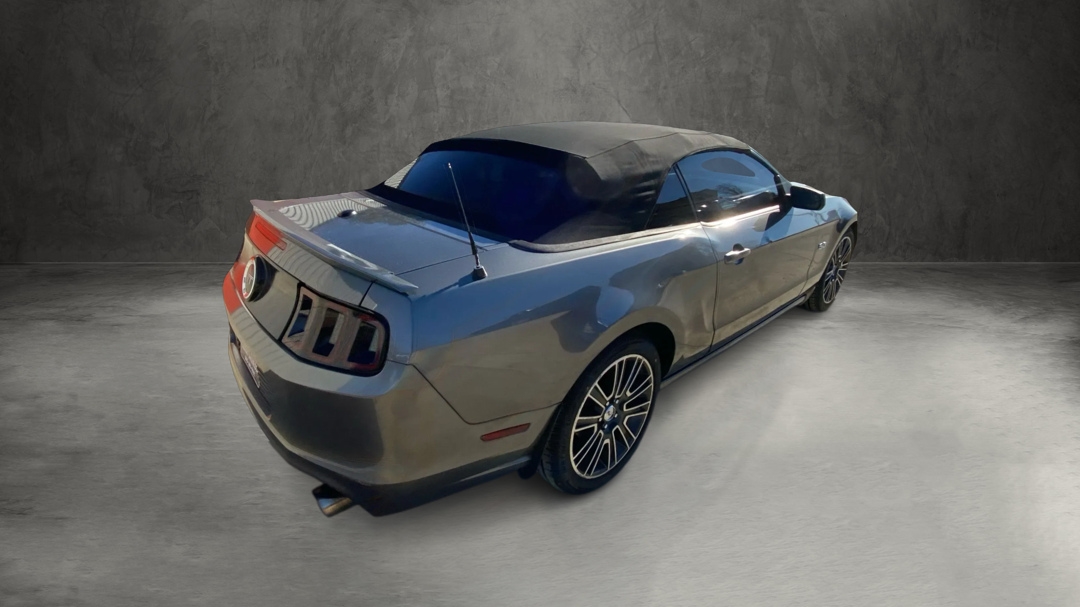 Ford Mustang GT convertible 2013