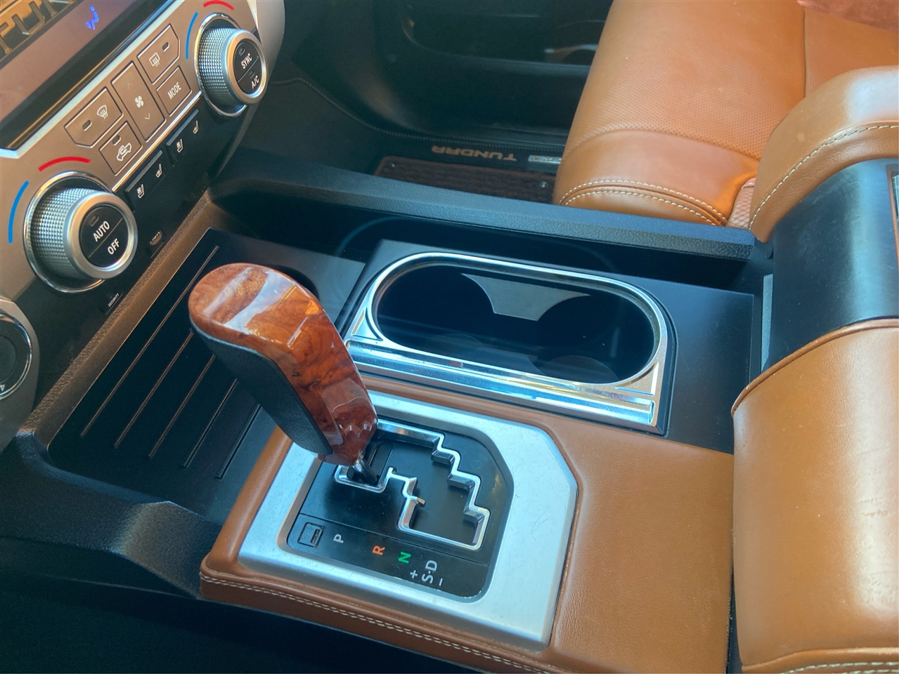 Toyota Tundra Platinum CrewMax 5.7L FFV 4WD 2018