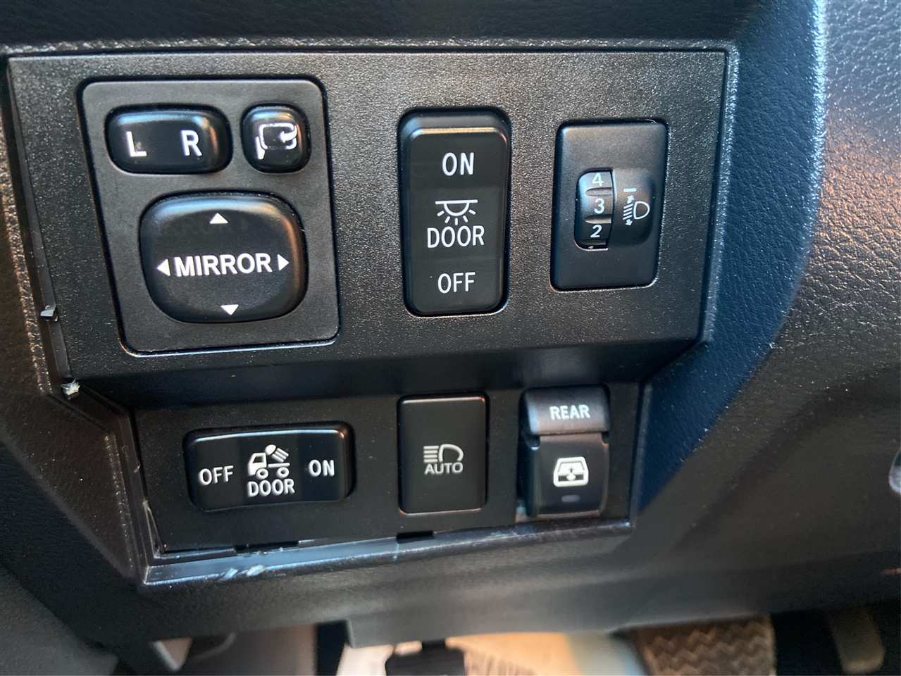 Toyota Tundra Platinum CrewMax 5.7L FFV 4WD 2018