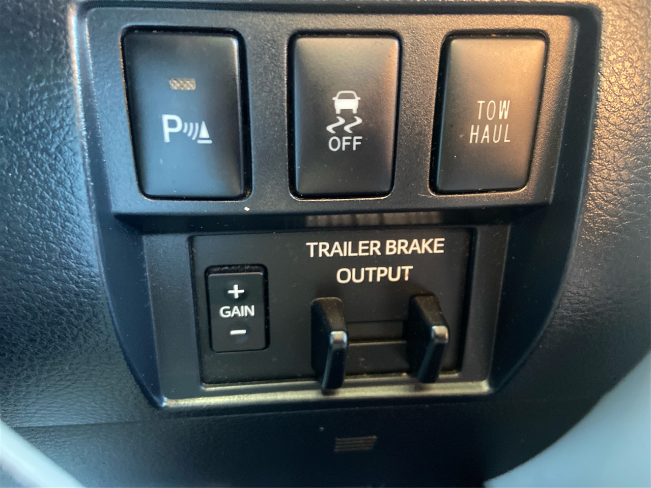 Toyota Tundra Platinum CrewMax 5.7L FFV 4WD 2018