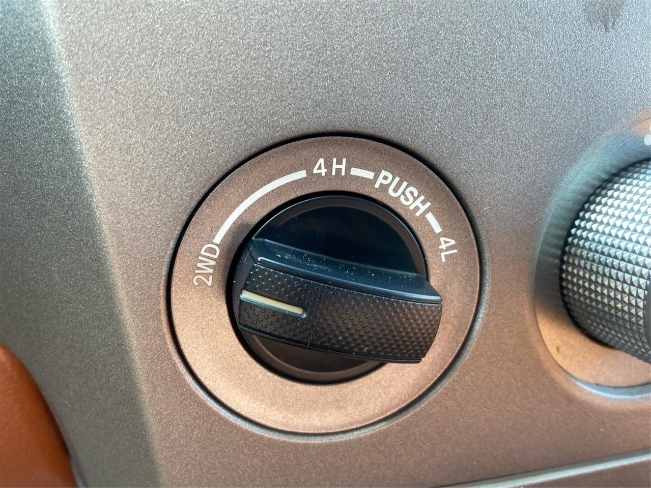 Toyota Tundra Limited 5.7L FFV CrewMax 4WD 2012